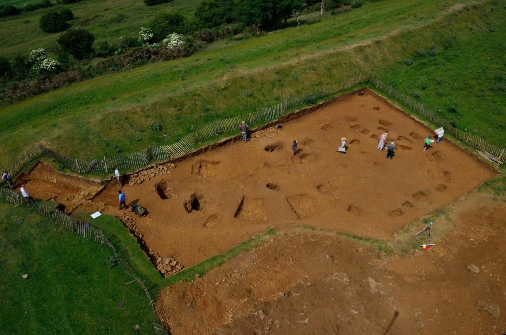 Trench 8: the rampart wall can be seen on the left, the roundhouse on the right and the C-shaped ditch in the centre.