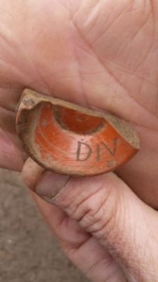 Roman pot base with graffiti DIV, meaning god.